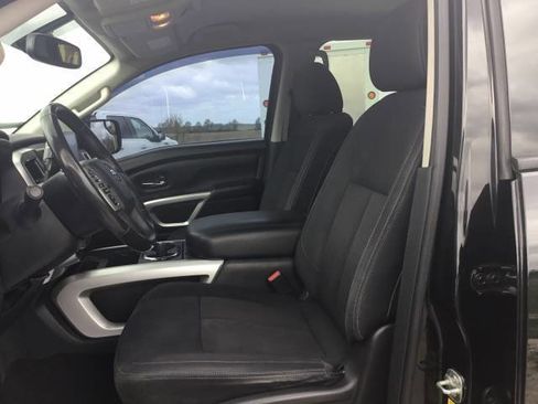 Used 2019 Nissan Titan SV w/ SV Convenience Package AWD/4WD image 14