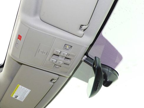 Used 2021 Volkswagen Atlas SE w/ Panoramic Sunroof Package image 17