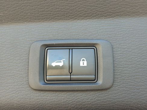 Used 2023 Mitsubishi Outlander 4WD Plug-In Hybrid image 9