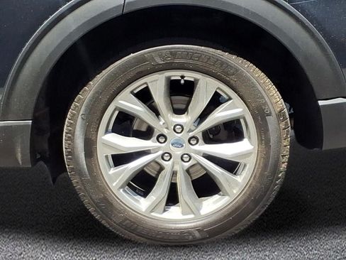 Used 2023 Ford Explorer XLT w/ Equipment Group 202A AWD/4WD image 11
