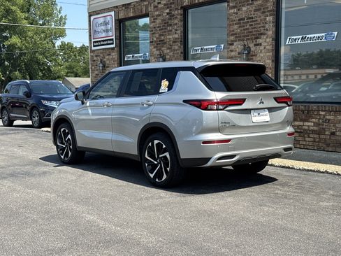 Used 2023 Mitsubishi Outlander SE AWD/4WD image 3