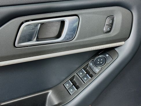 Used 2025 Ford Explorer ST-Line image 15