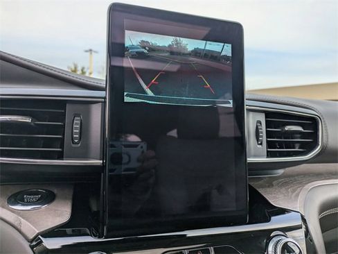 Used 2023 Ford Explorer Platinum w/ Technology Package image 26