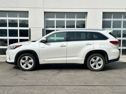 Used 2019 Toyota Highlander Limited AWD/4WD image 2