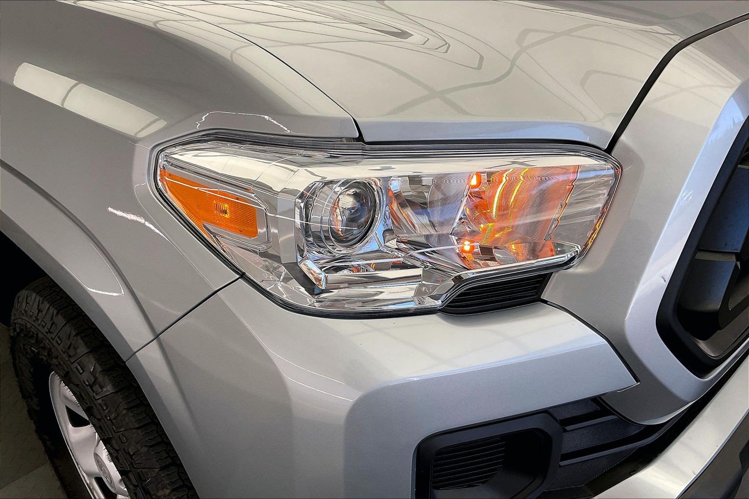 Used 2022 Toyota Tacoma SR w/ SR Convenience Package RWD image 28
