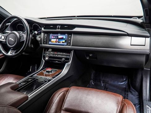 Used 2017 Jaguar XF S image 16
