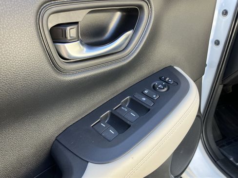 Used 2025 Honda HR-V LX image 15