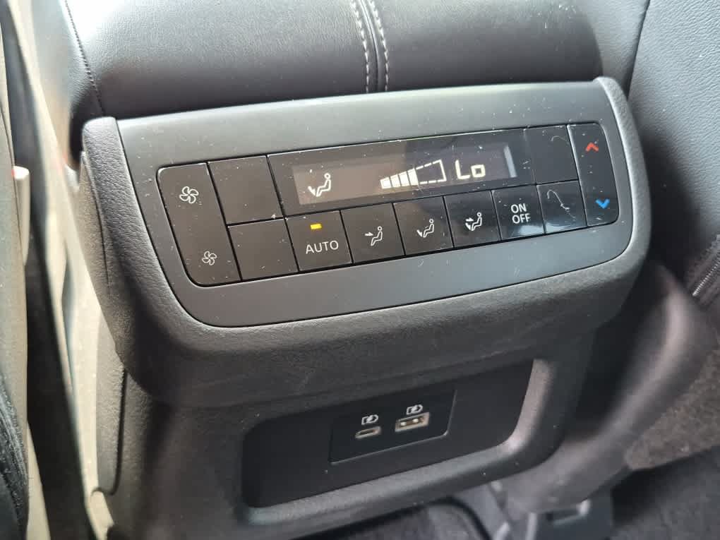 Used 2024 Nissan Pathfinder SL AWD/4WD image 9