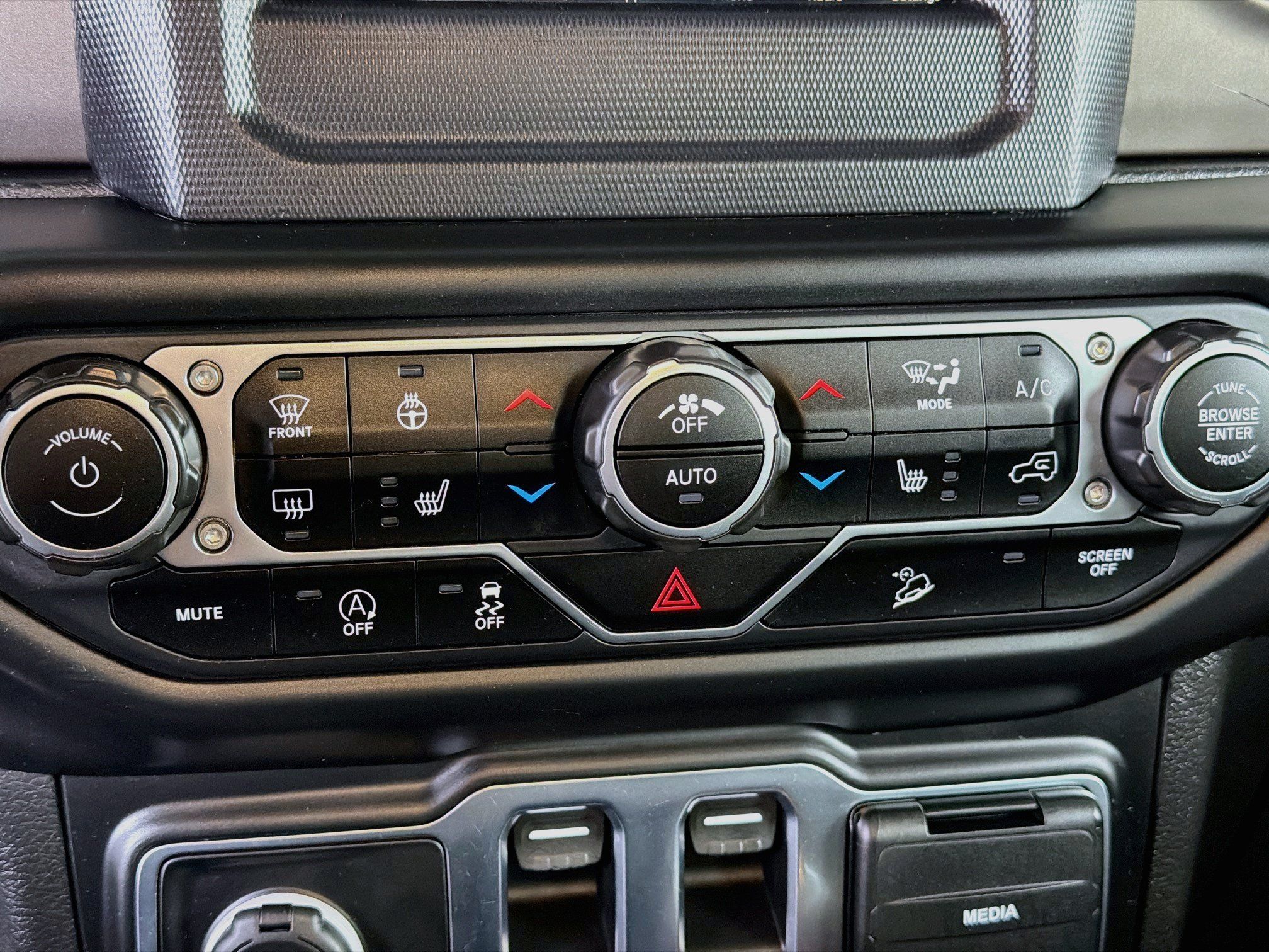 Used 2020 Jeep Wrangler Sport AWD/4WD image 23
