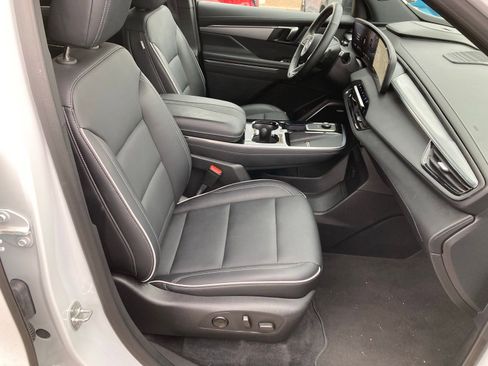 Used 2025 Buick Enclave Preferred image 33