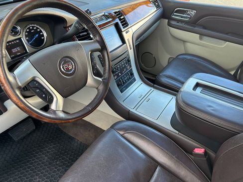 Used 2011 Cadillac Escalade ESV Platinum image 11