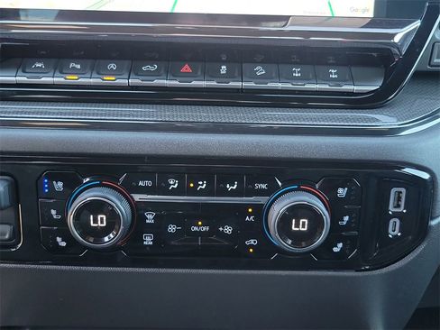 Used 2025 Chevrolet Silverado 1500 ZR2 w/ Technology Package image 15