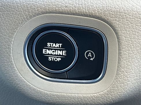 Used 2020 Mercedes-Benz GLS 450 4MATIC image 25