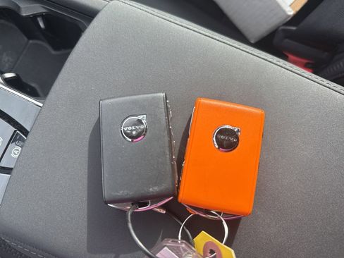 Certified 2025 Volvo XC90 B6 Plus image 29