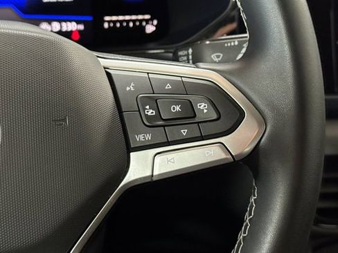 Certified 2022 Volkswagen Taos SE image 30