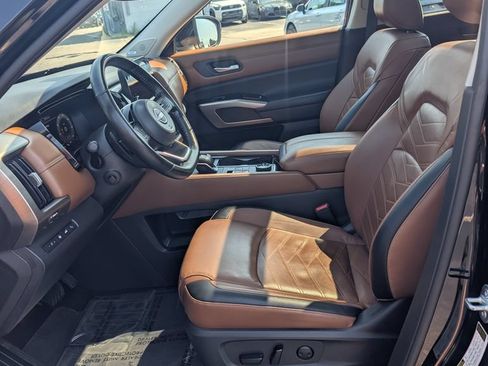 Used 2022 Nissan Pathfinder Platinum w/ Cargo Package AWD/4WD image 14