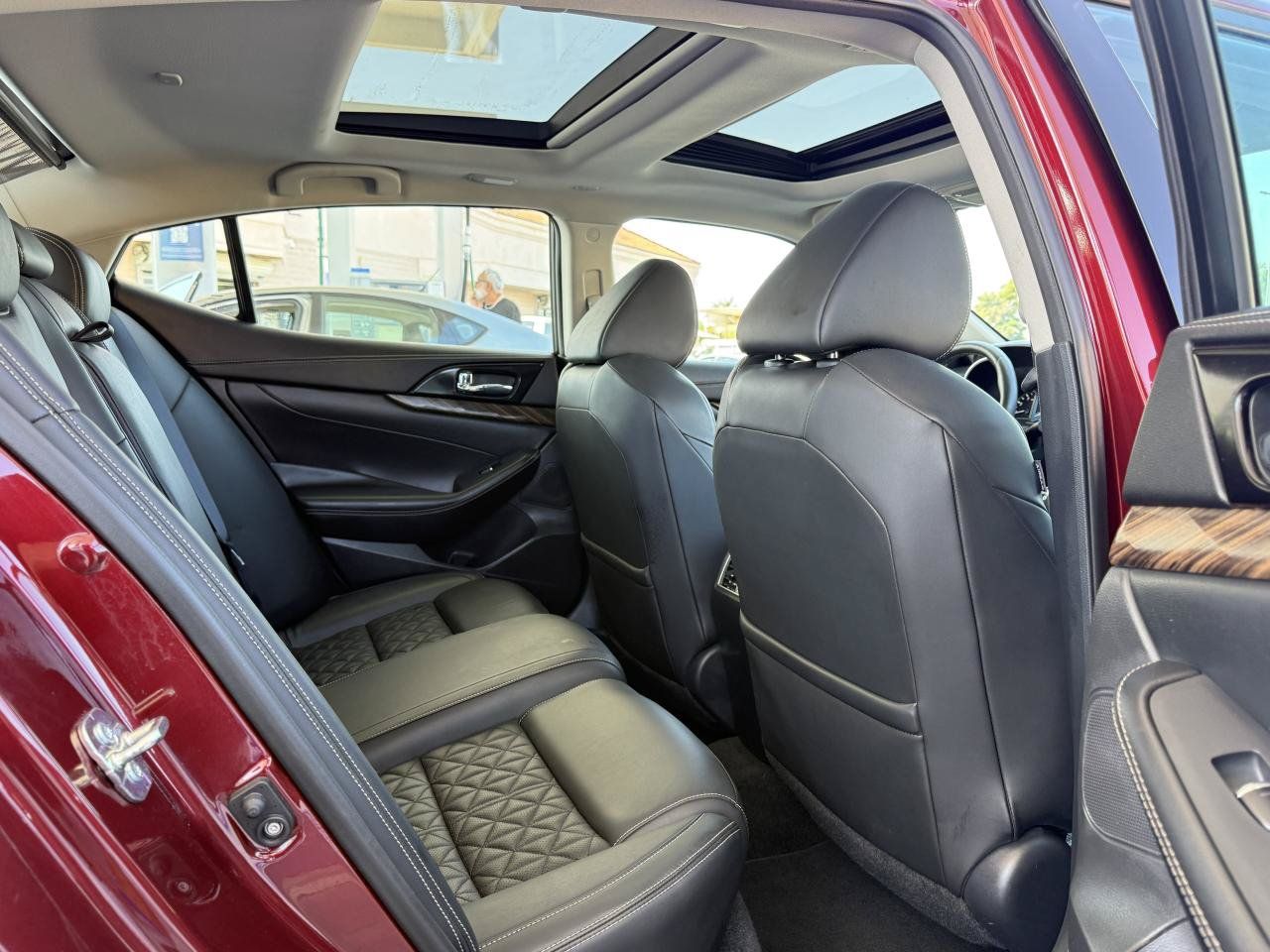 Used 2016 Nissan Maxima Platinum w/ Interior Lighting Package FWD image 17