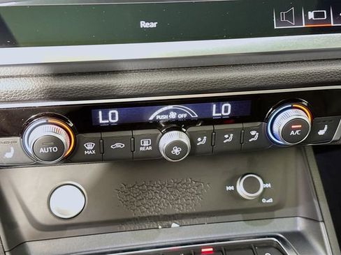 Used 2020 Audi Q3 2.0T Premium Plus w/ Premium Plus Package image 19