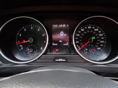 Used 2021 Volkswagen Tiguan SE image 23