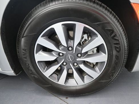 Used 2024 Chrysler Pacifica Limited FWD image 42