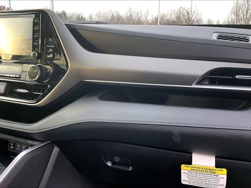 Used 2022 Toyota Highlander XLE image 19