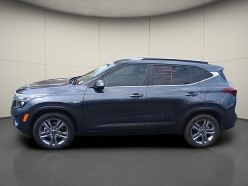 Used 2021 Kia Seltos S AWD/4WD image 4