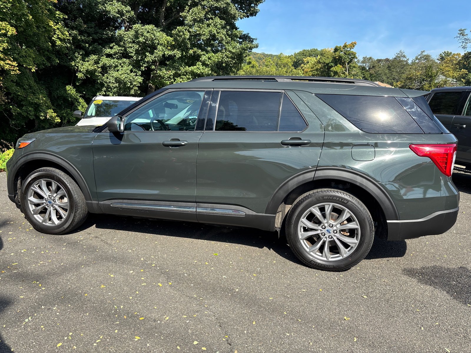 Used 2023 Ford Explorer XLT w/ Equipment Group 202A AWD/4WD image 4