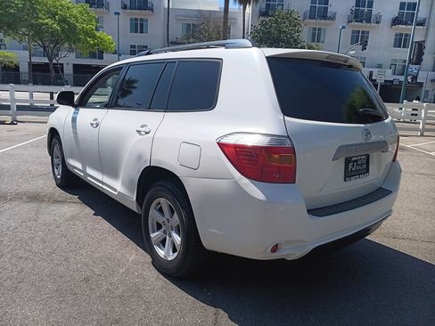 Used 2010 Toyota Highlander 2WD image 6