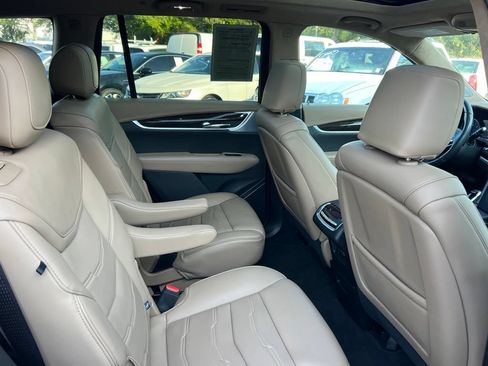 Used 2025 Cadillac XT6 Premium Luxury w/ Platinum Package FWD image 17