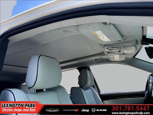 Used 2021 Jeep Grand Cherokee Summit AWD/4WD image 26