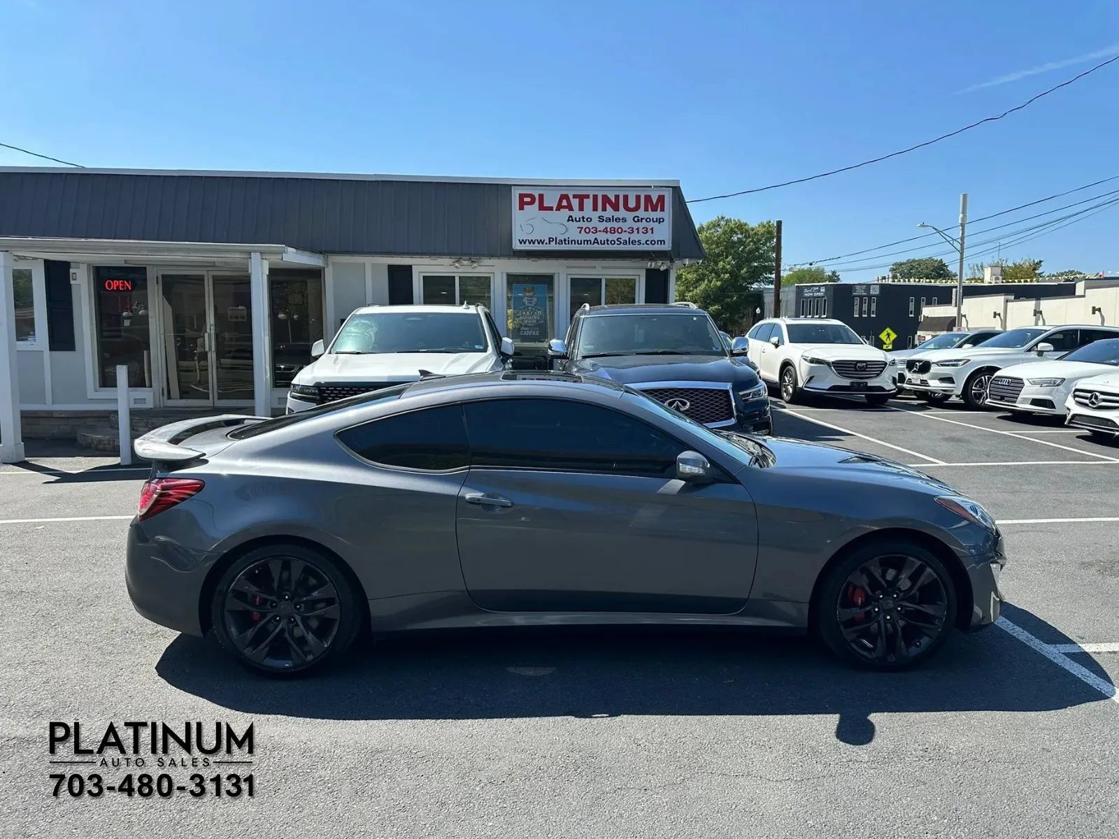 Used 2015 Hyundai Genesis 3.8 RWD image 2
