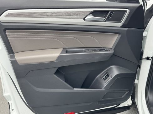 Used 2021 Volkswagen Atlas Cross Sport SE w/ Panoramic Sunroof Package image 13