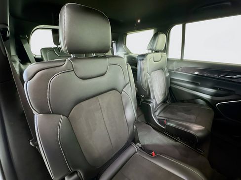 Used 2022 Jeep Grand Cherokee L Laredo image 26