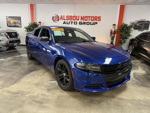 Used 2018 Dodge Charger SXT w/ Blacktop Package image 1