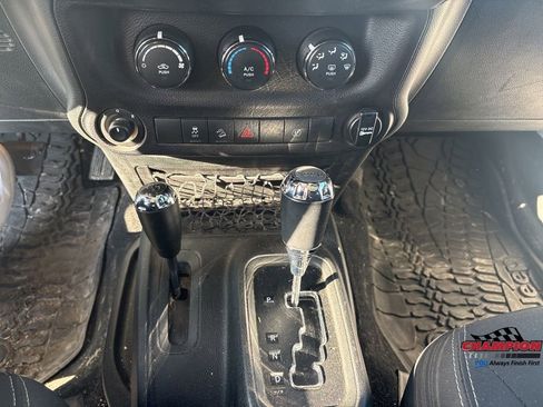 Used 2018 Jeep Wrangler Unlimited Sahara image 19