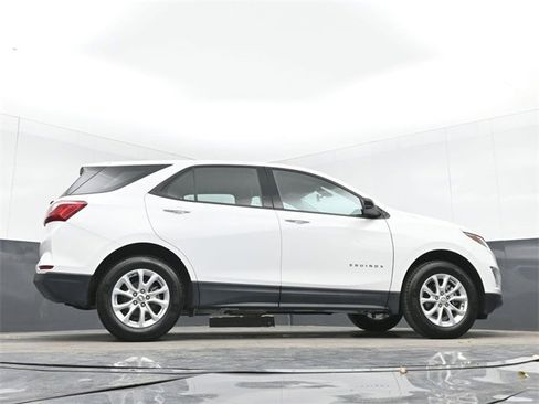 Used 2018 Chevrolet Equinox LS image 46