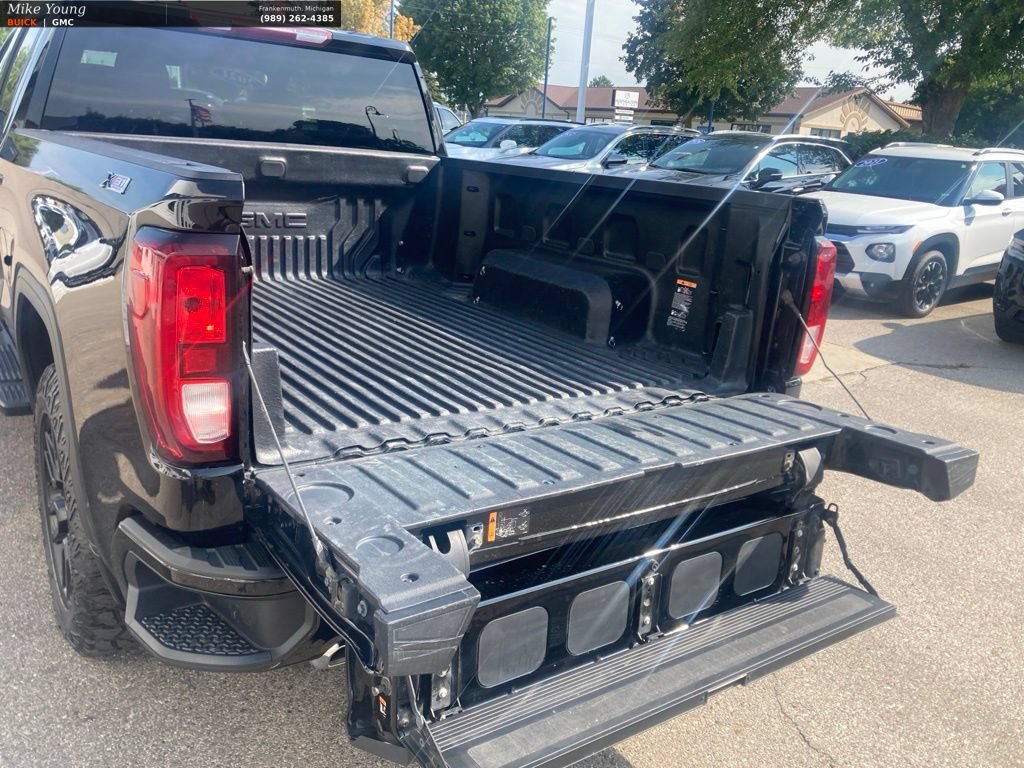 Used 2021 GMC Sierra 1500 Elevation w/ LPO, Elevation Black Package AWD/4WD image 10