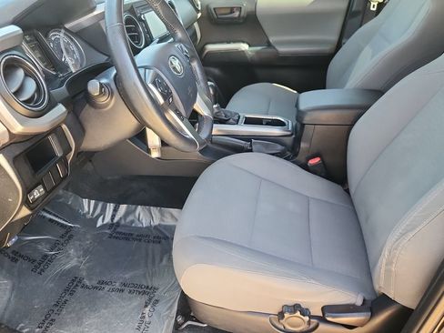 Used 2017 Toyota Tacoma SR5 RWD image 7