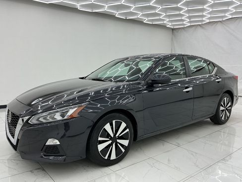 Used 2022 Nissan Altima 2.5 SV FWD image 6