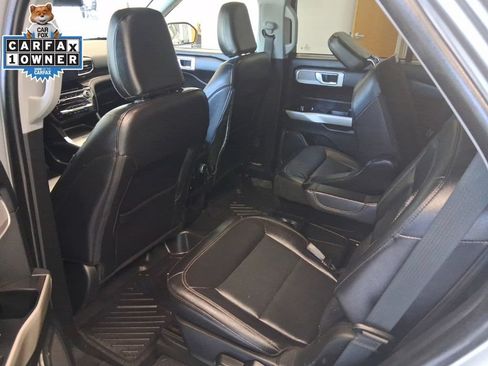 Used 2021 Ford Explorer Limited w/ Equipment Group 301A AWD/4WD image 16
