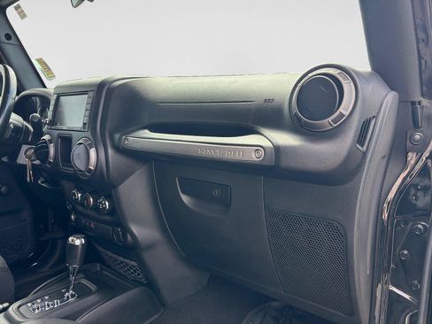 Used 2018 Jeep Wrangler Unlimited Sport AWD/4WD image 40