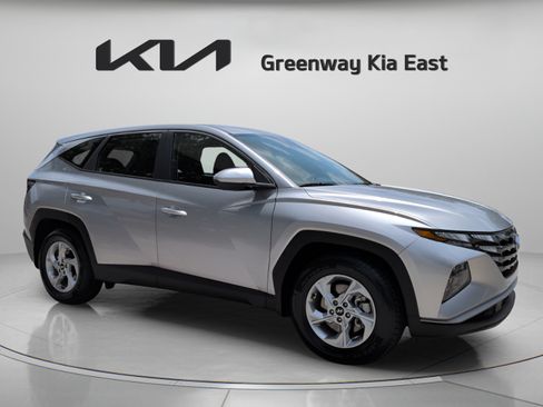 Used 2023 Hyundai Tucson SE FWD image 3