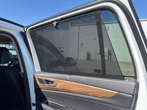 Used 2025 Volkswagen Atlas SE image 16