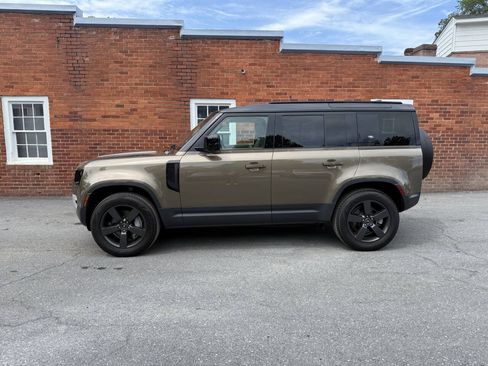 Used 2022 Land Rover Defender 110 SE AWD/4WD image 1