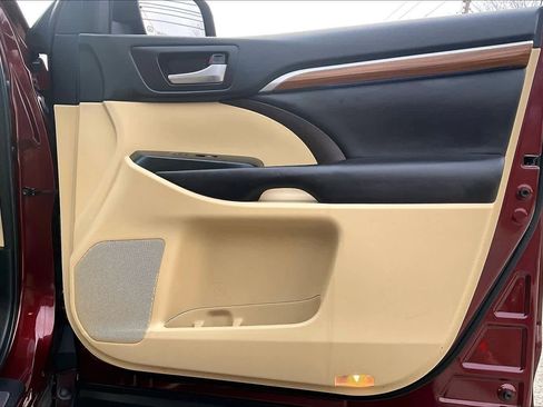 Used 2017 Toyota Highlander Limited image 23