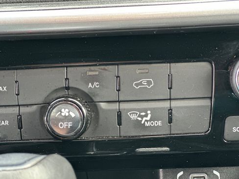 Used 2024 Jeep Compass Latitude image 29