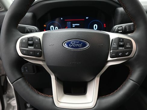 Used 2025 Ford Explorer Active w/ Active Comfort Package image 12