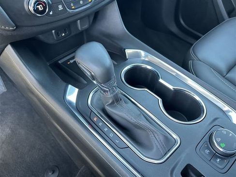 Used 2023 Chevrolet Traverse LT image 23