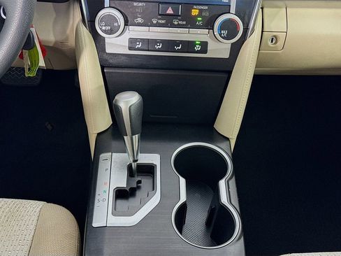 Used 2012 Toyota Camry L image 30