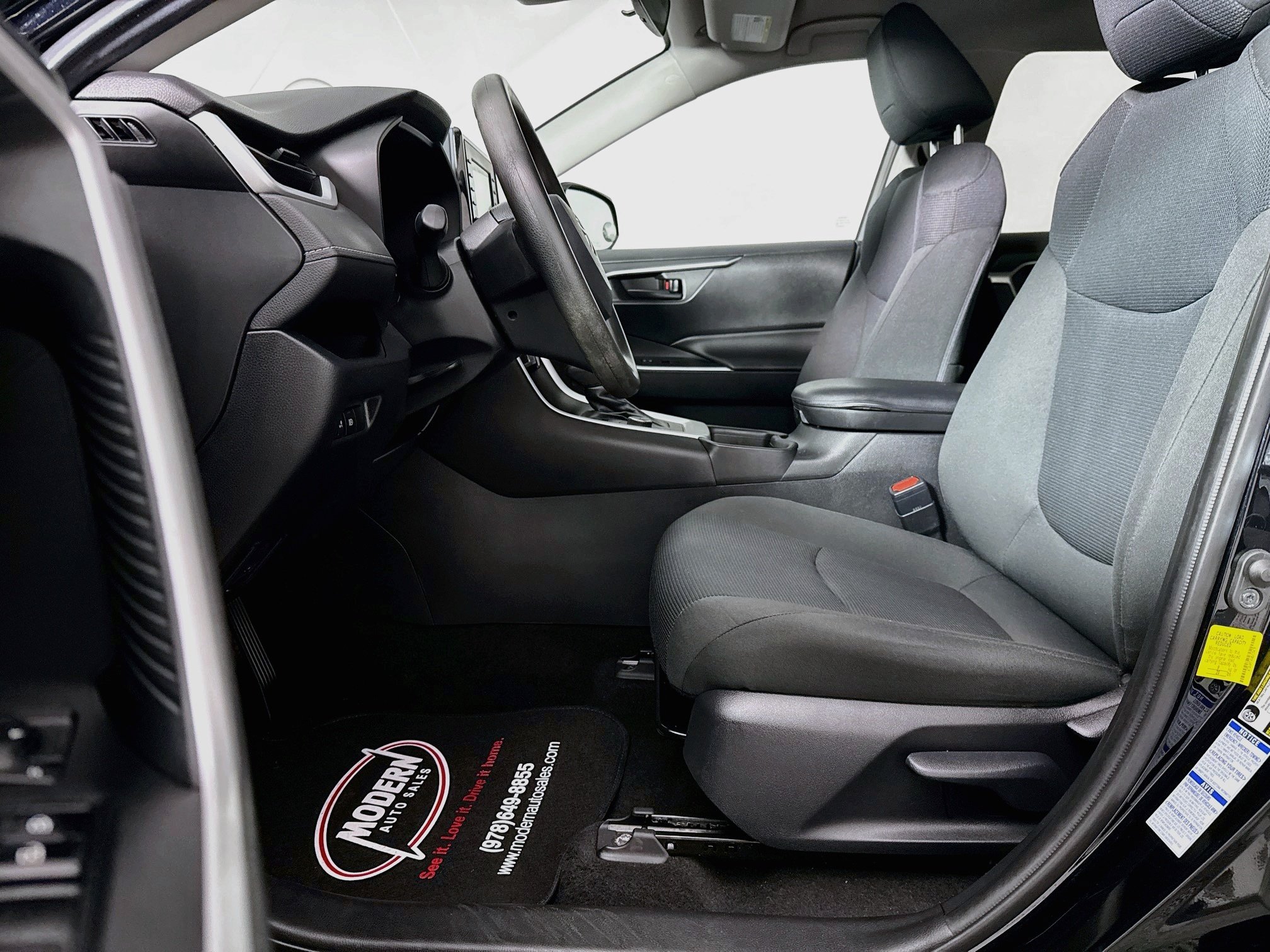 Used 2021 Toyota RAV4 LE AWD/4WD image 20